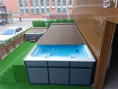 Ein Alu. Schieferabdeckung für Pool